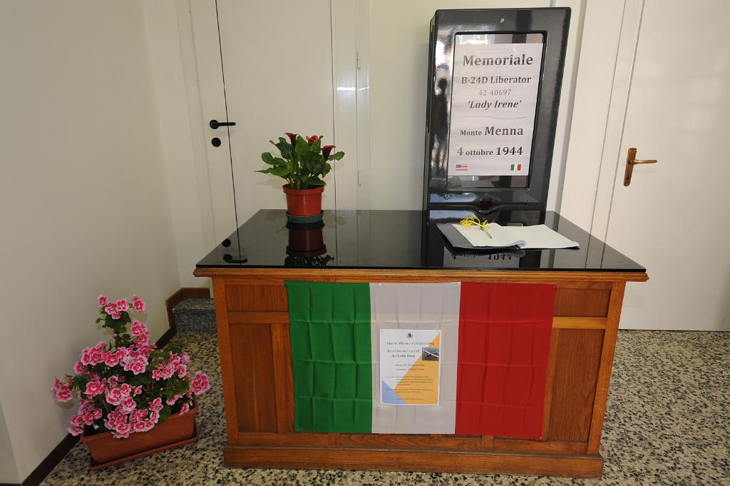 23 Inaugurazione Memoriale caduti B24 Liberator a Zorzone.JPG